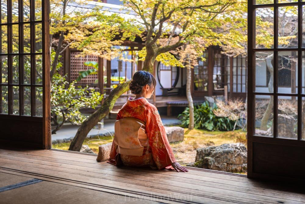 japanese girl in kimono kyoto