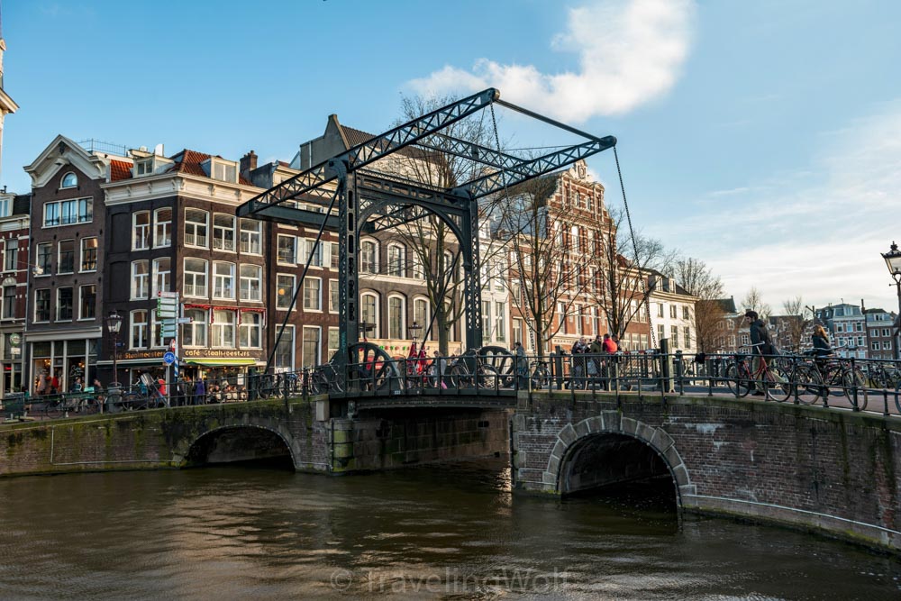 aluminiumbrug klovenierburgwal canal amsterdam