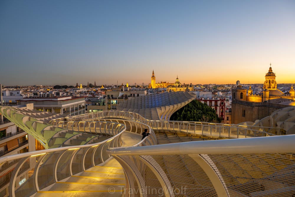 metropol parasol at night sevilla