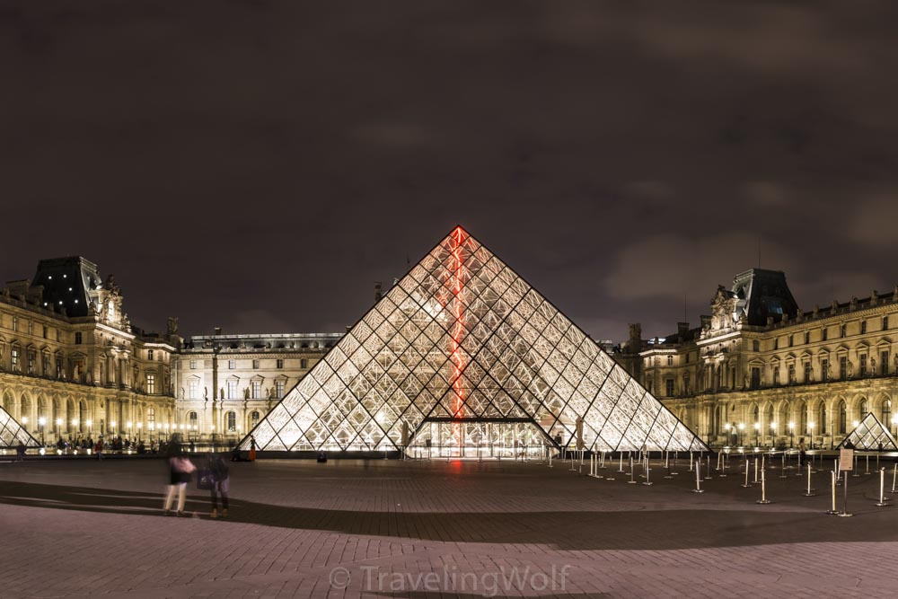 louvre pyramid at night