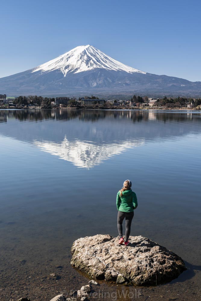 mirroring mount fuji lake kawaguchiko japan