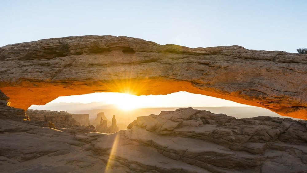 mesa arch sunrise island in the sky